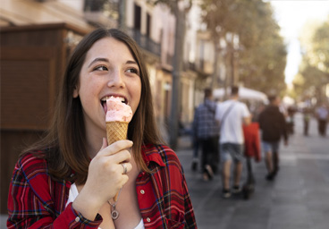 disfrutando del helados artesanales