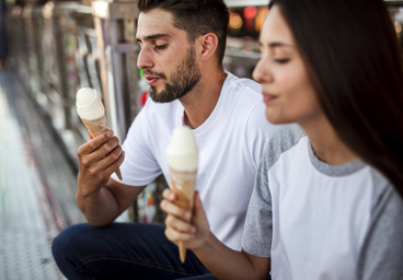 disfrutando del helados artesanales